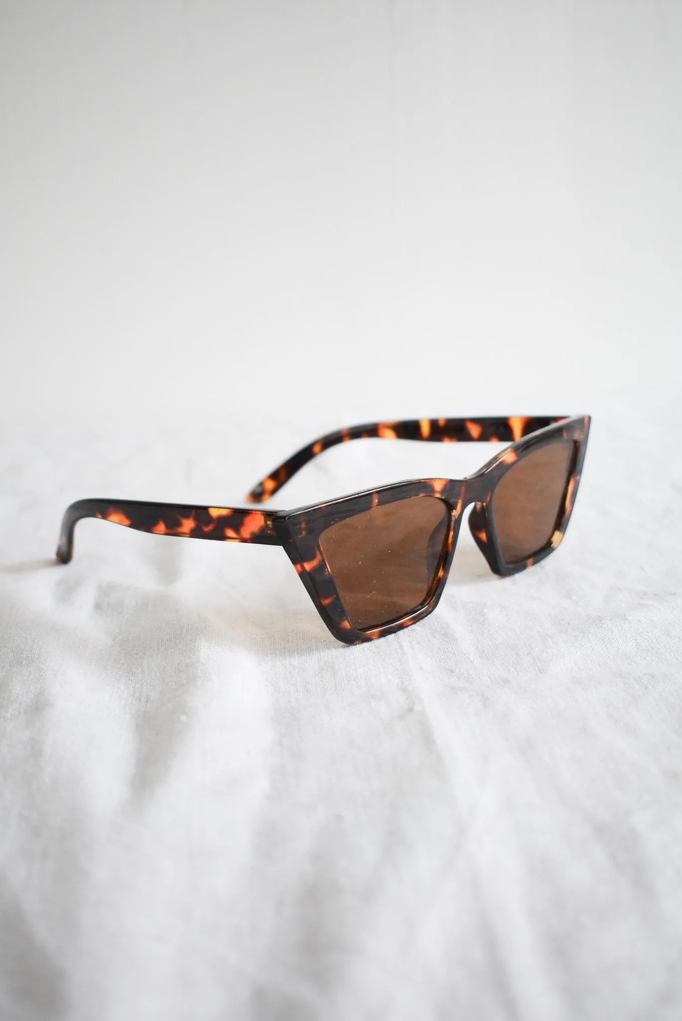 Chic tortoiseshell sunglasses